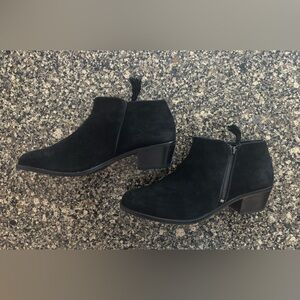 Vionic Black Suede Ankle Boots - size 9.5